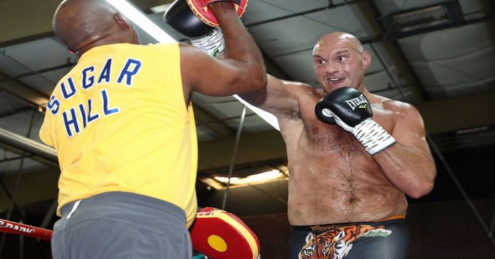 Tyson Fury geri geleceğini söyledi. Tyson Fury geri geleceğini söyledi.